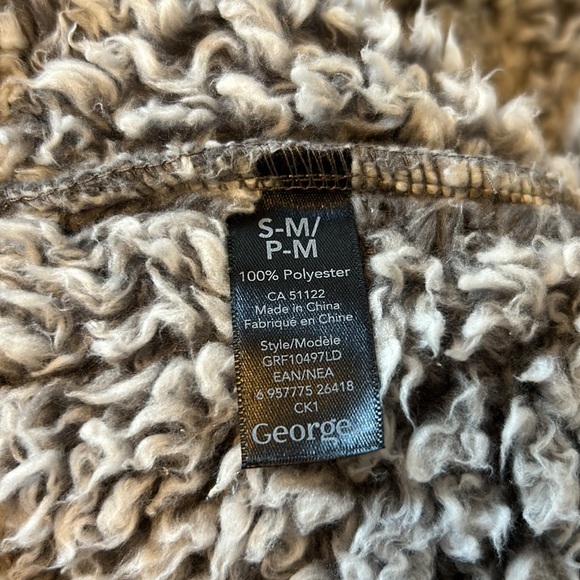 Fluffy robe - Picture 3 of 3